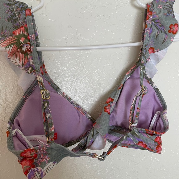 Two bikini tops. - Picture 2 of 7